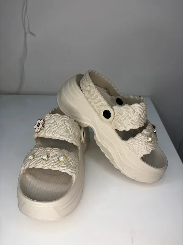 Cream_Eva_Textured_Crossover_Strap_Platform_Sandals_For_Women