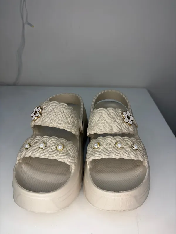 Cream_Eva_Textured_Crossover_Strap_Platform_Sandals_For_Women
