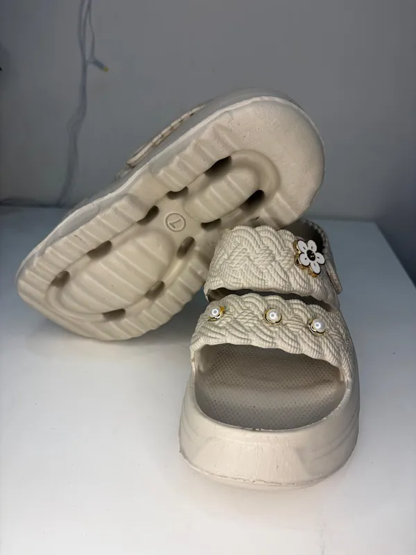 Cream_Eva_Textured_Crossover_Strap_Platform_Sandals_For_Women