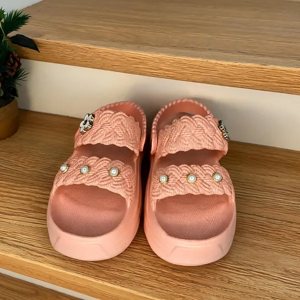 Peach_Eva_Floral_Crossover_Strap_Platform_Sandals_For_Girls
