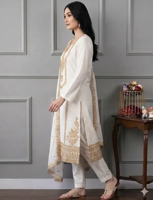 Off_White_Embroidered_Kurta_Set_for_Women