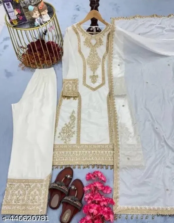 Off_White_Embroidered_Kurta_Set_for_Women