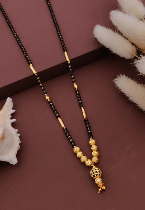 Black_Beaded_Traditional_Mangalsutra_Necklace_for_Women