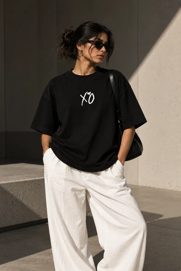 Black_Cotton_Oversized_Xo_Graphic_T-Shirt_For_Unisex