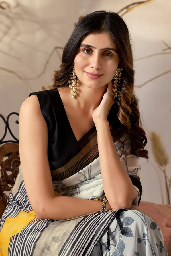 Aasna_Fashion_Women's_Pista_Green_Floral_Printed_Soft_Georgette_Saree_with_Contemporary_Striped_Pallu_&_Unstitched_Black_Blouse_Piece