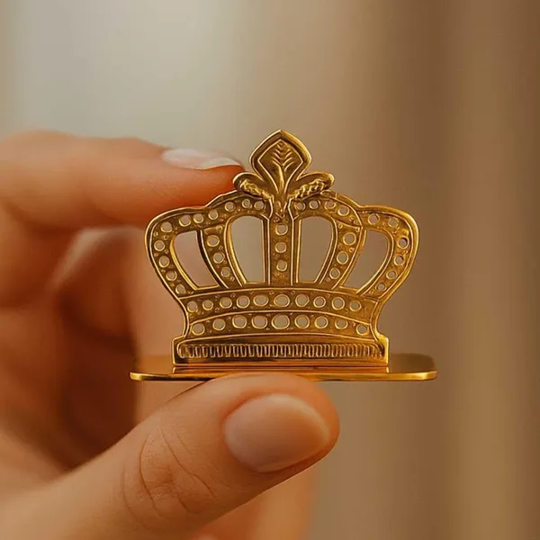 Car_Dashboard_Crown_Showpiece