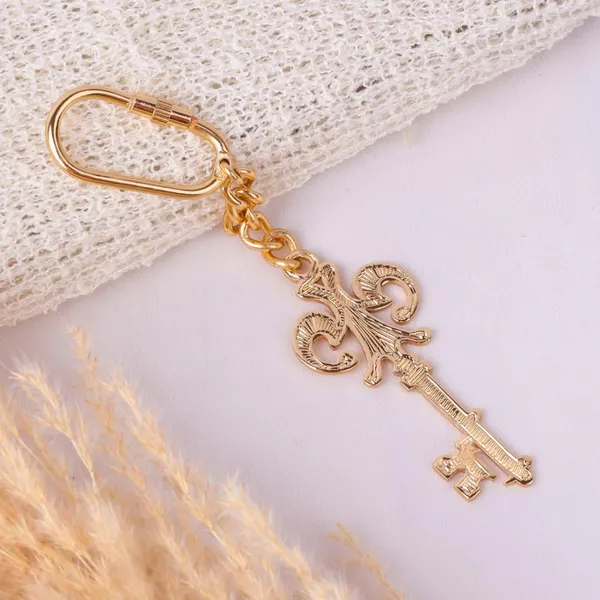 Key_Keychain_With_Brass_Chain
