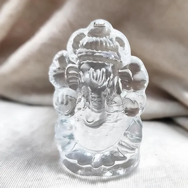 Transparent_Crystal_Lakshmi_Ganesh_Idol_Set_With_Shree_Yantra