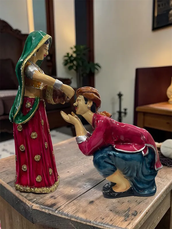 Hand-Painted_Couple_Figurine_Decorative_Showpiece