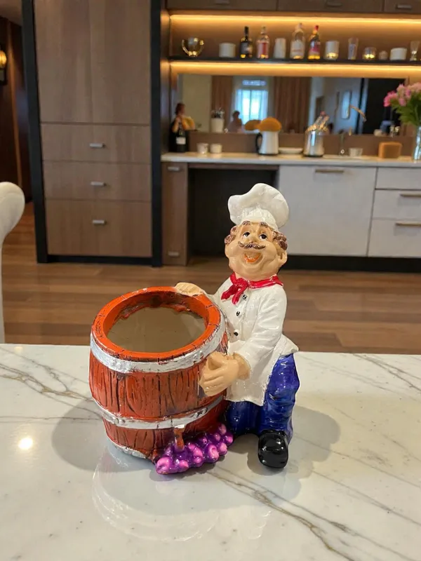 Chef_Figurine_With_Barrel_Decorative_Showpiece