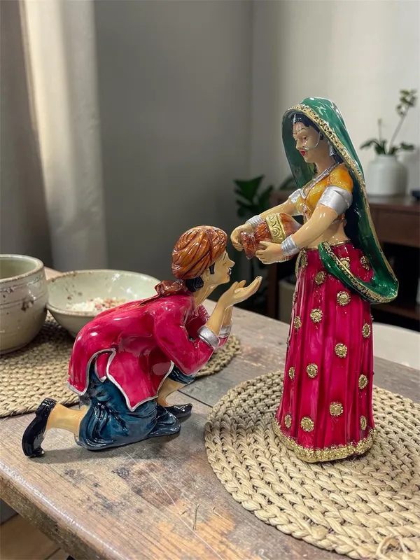 Hand-Painted_Couple_Figurine_Decorative_Showpiece