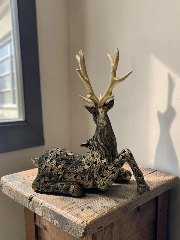 Antique_Style_Deer_Figurine