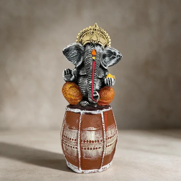 Black_And_Brown_Ganesha_Idol_On_Decorative_Pot