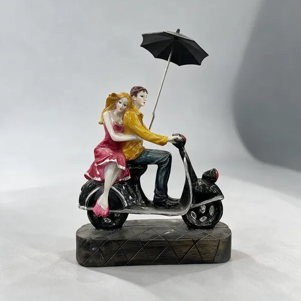 Couple_Riding_Scooter_Decorative_Figurine