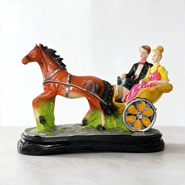 Horse-Drawn_Carriage_Couple_Decorative_Showpiece