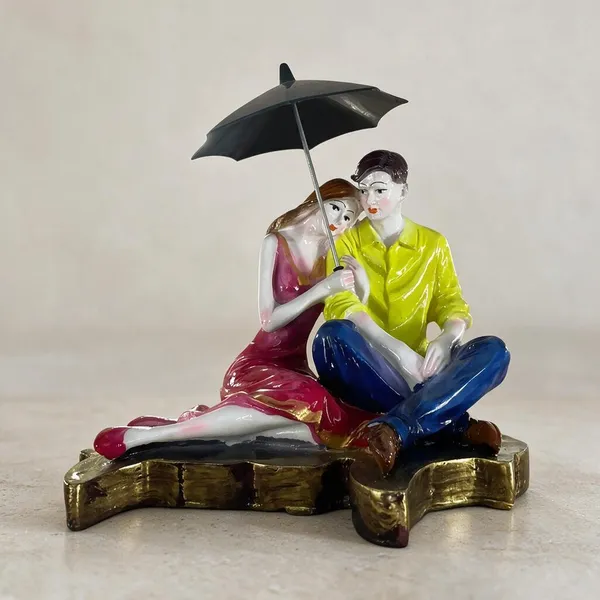 Multicolour_Couple_Under_Umbrella_Decorative_Figurine