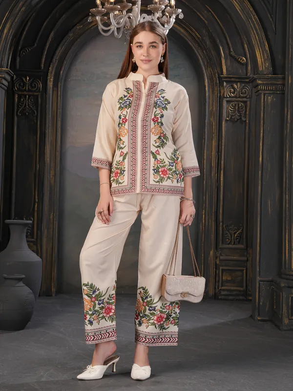 Beige_Floral_Print_Straight_Kurta_Set_For_Women
