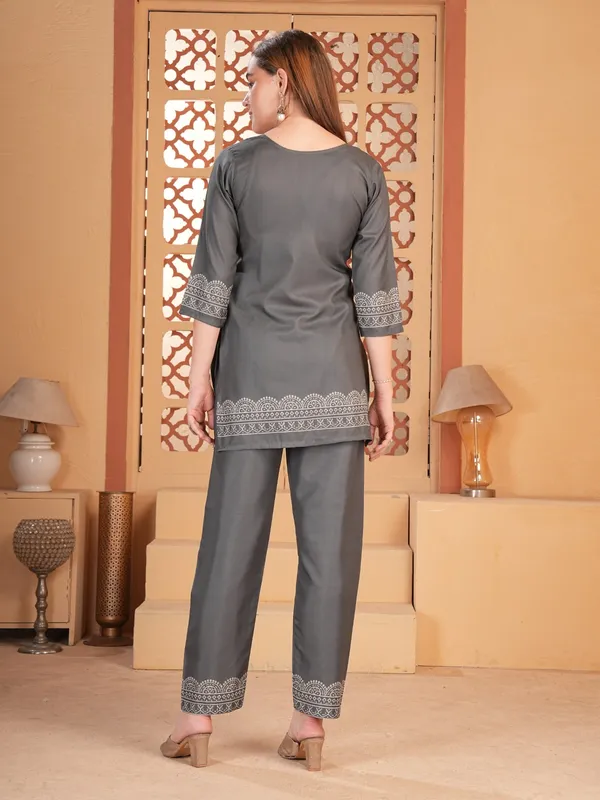 Grey_Straight_Kurta_Pant_Set_For_Women