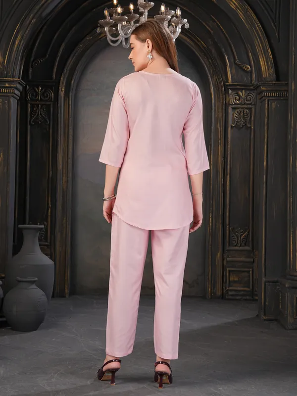Pink_Floral_Print_Straight_Fit_Night_Suit_For_Women