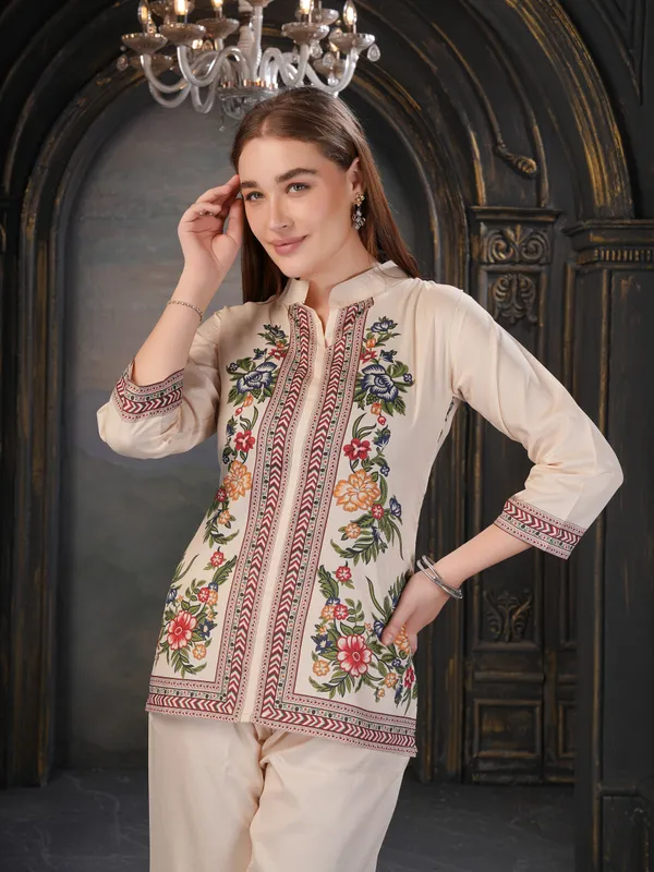 Peach_Floral_Print_Kurta_Set_For_Women
