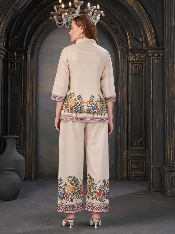 Beige_Floral_Print_Straight_Kurta_Set_For_Women