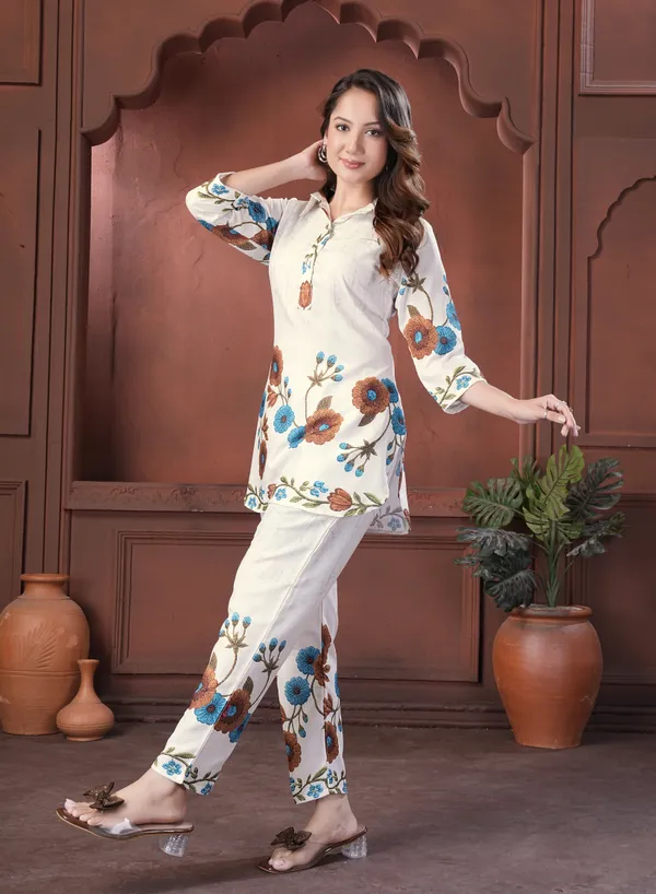 Cream_Floral_Straight_Kurta_Pant_Set_For_Women