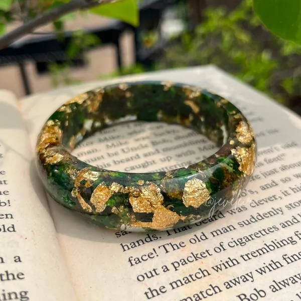 Handmade_Real_Rose_Thick_Kada_Single_100_Preserved_Flower_Bracelet_For_Women_Custom_Resin_Jewellery_Gift_Green_Flower