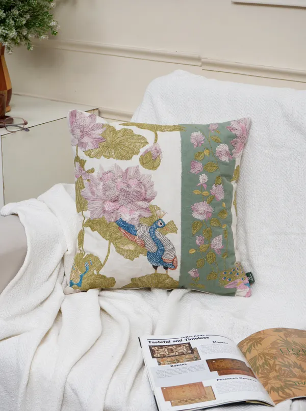 Hans_Padma_Cushion_45x45_Cm