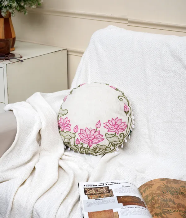 Padma_Bloom_Cushion_16inch_Round