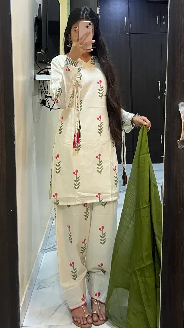 Green_Cambric_Cotton_Latkan_Sleeve_Farshi_Pant_Suit_Set_For_Women