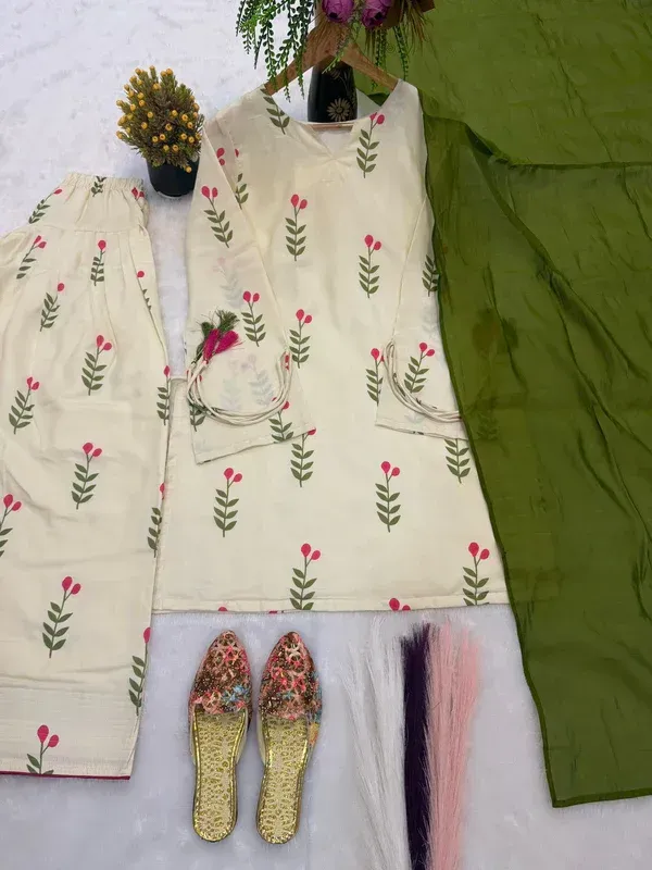 Green_Cambric_Cotton_Latkan_Sleeve_Farshi_Pant_Suit_Set_For_Women