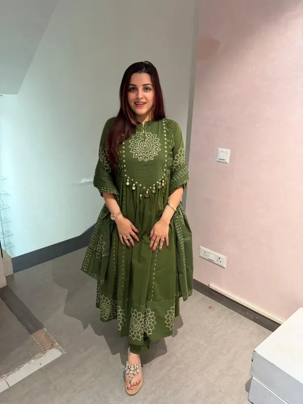 Green_Cotton_Bandhani_Mirror_Work_Kurta_Suit_Set_For_Women