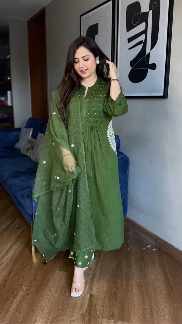Green_Mul_Cotton_Embroidered_Straight_Suit_Set_For_Women