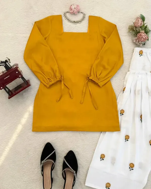 Yellow_Cotton_Straight_Kurta_Farshi_Salwar_Set_For_Women
