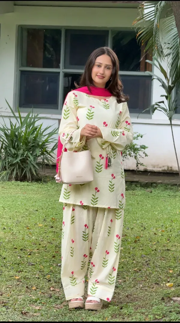 Aayesha_Farshi_Pant_Suit_Set_With_Dupatta_Sleeve_Latkan