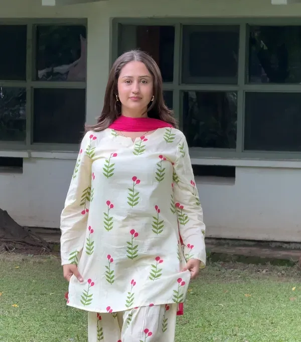 Aayesha_Farshi_Pant_Suit_Set_With_Dupatta_Sleeve_Latkan
