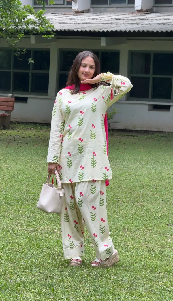 Aayesha_Farshi_Pant_Suit_Set_With_Dupatta_Sleeve_Latkan
