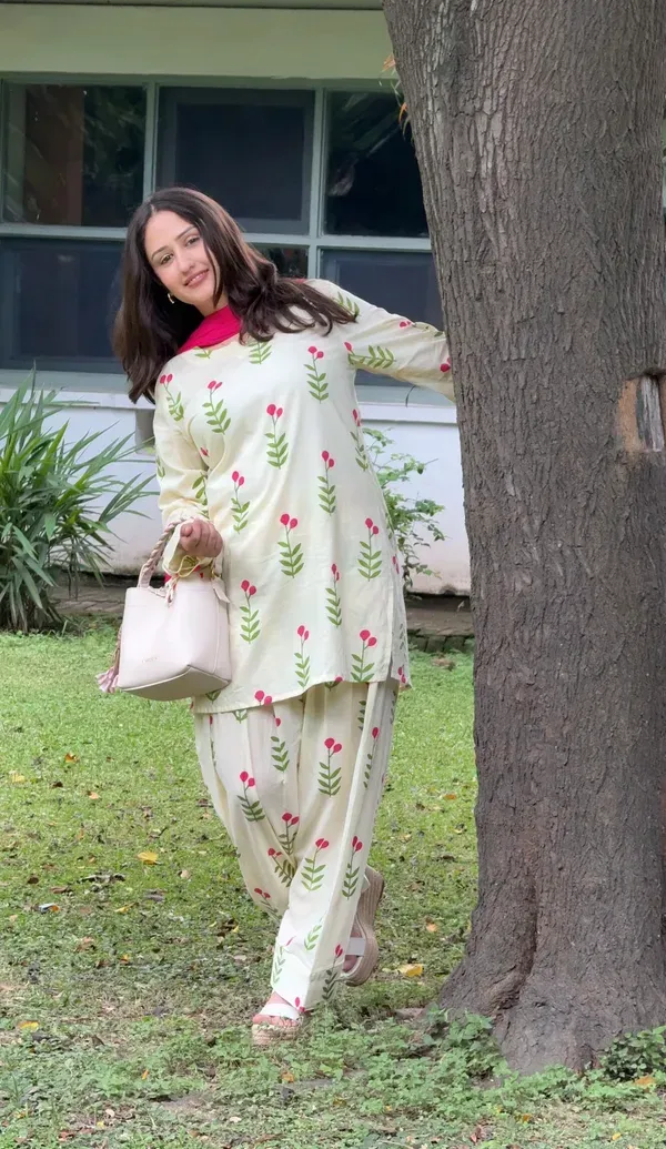 Aayesha_Farshi_Pant_Suit_Set_With_Dupatta_Sleeve_Latkan