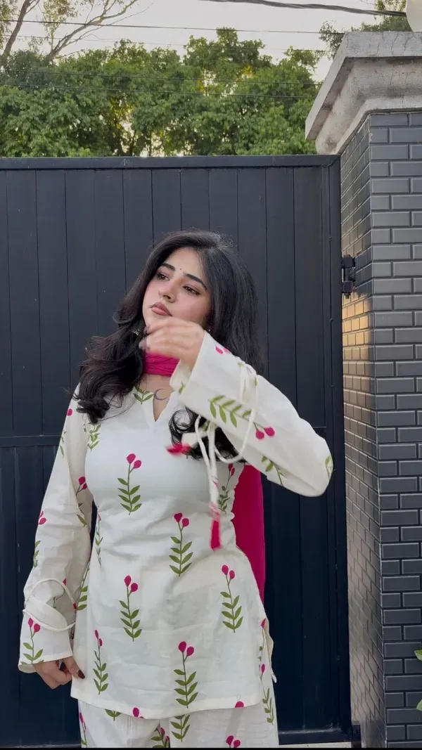 Pink_Cotton_Floral_Printed_Farshi_Suit_Set_For_Women