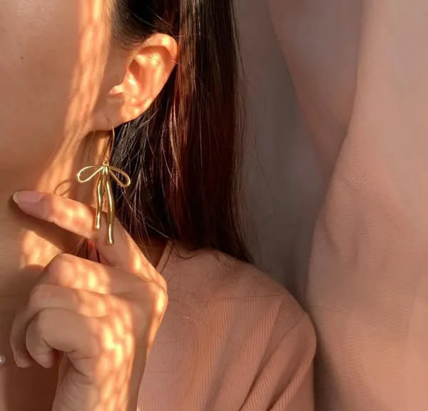 Bow_Earrings_Default_Title
