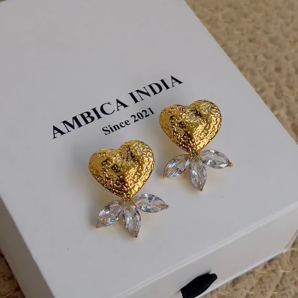 Heart_With_White_Crystal_Earrings_Default_Title