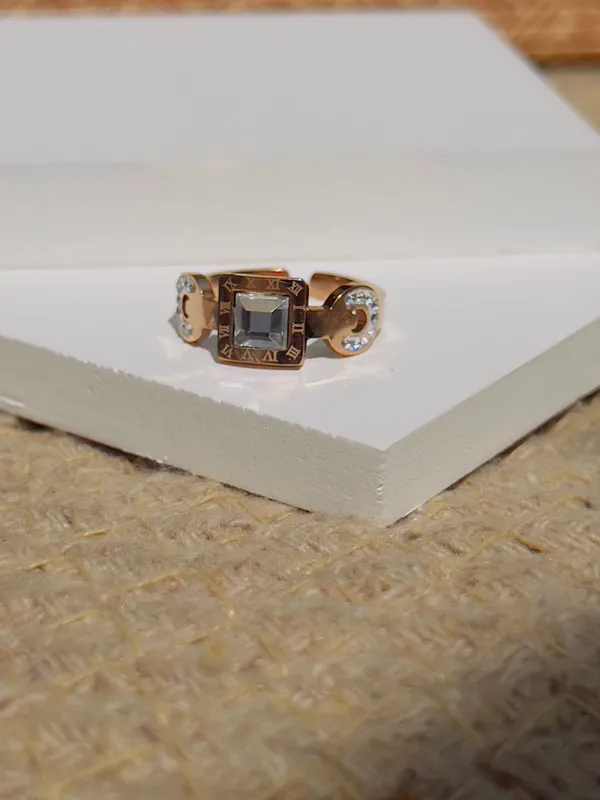 White_Crystal_With_Roman_Ring_Default_Title