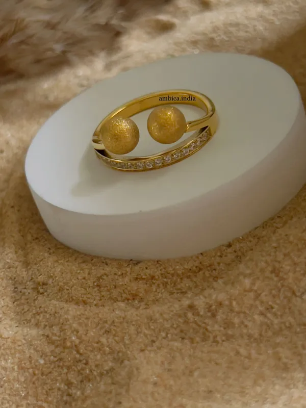 Round_With_Studded_Ring_Gold_Plated