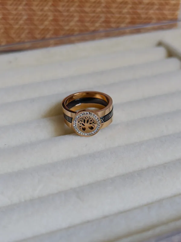 Tree_With_Roman_Ring