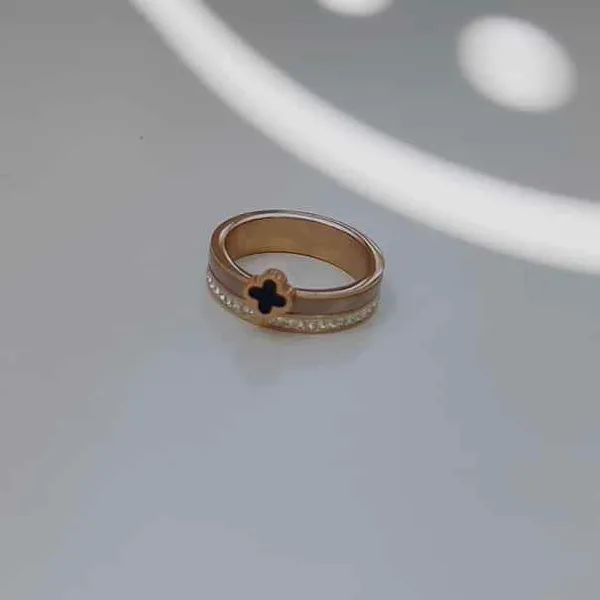 Clover_Ring