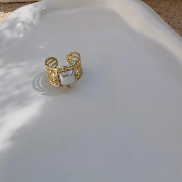 Square_Pearl_Ring_Default_Title