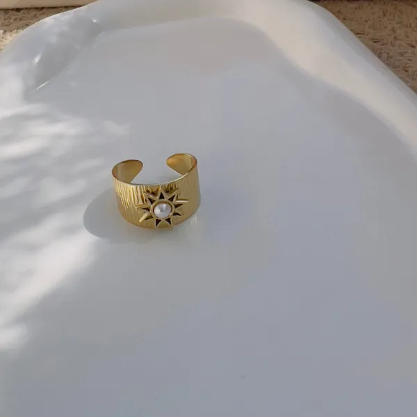 Sun_With_Pearl_Ring_Default_Title