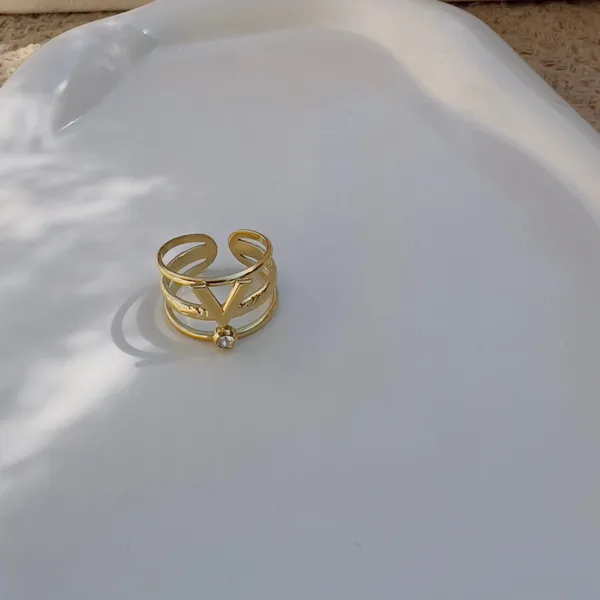 Crystal_With_V_Ring_Default_Title