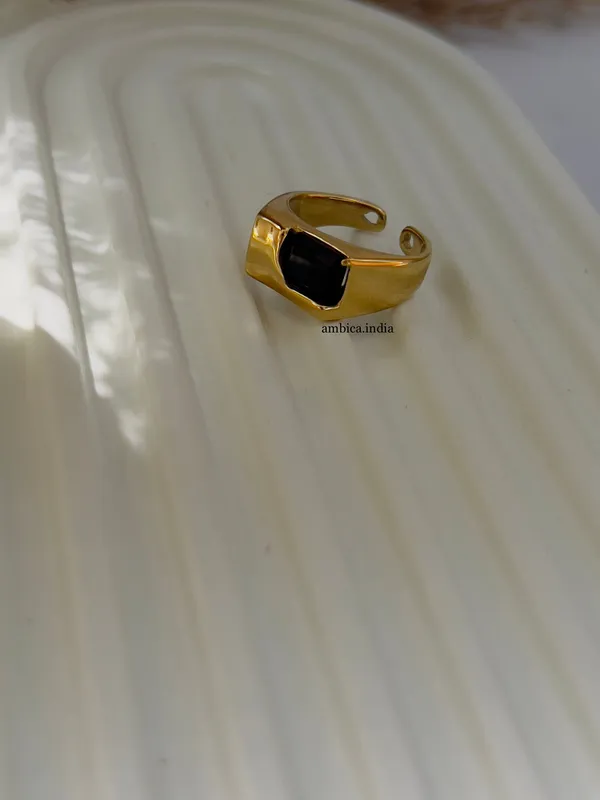 Black_Crystal_Ring_Gold_Plated