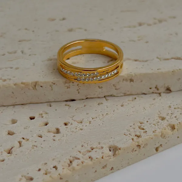 Tiny_Crystal_Studded_Band_Ring